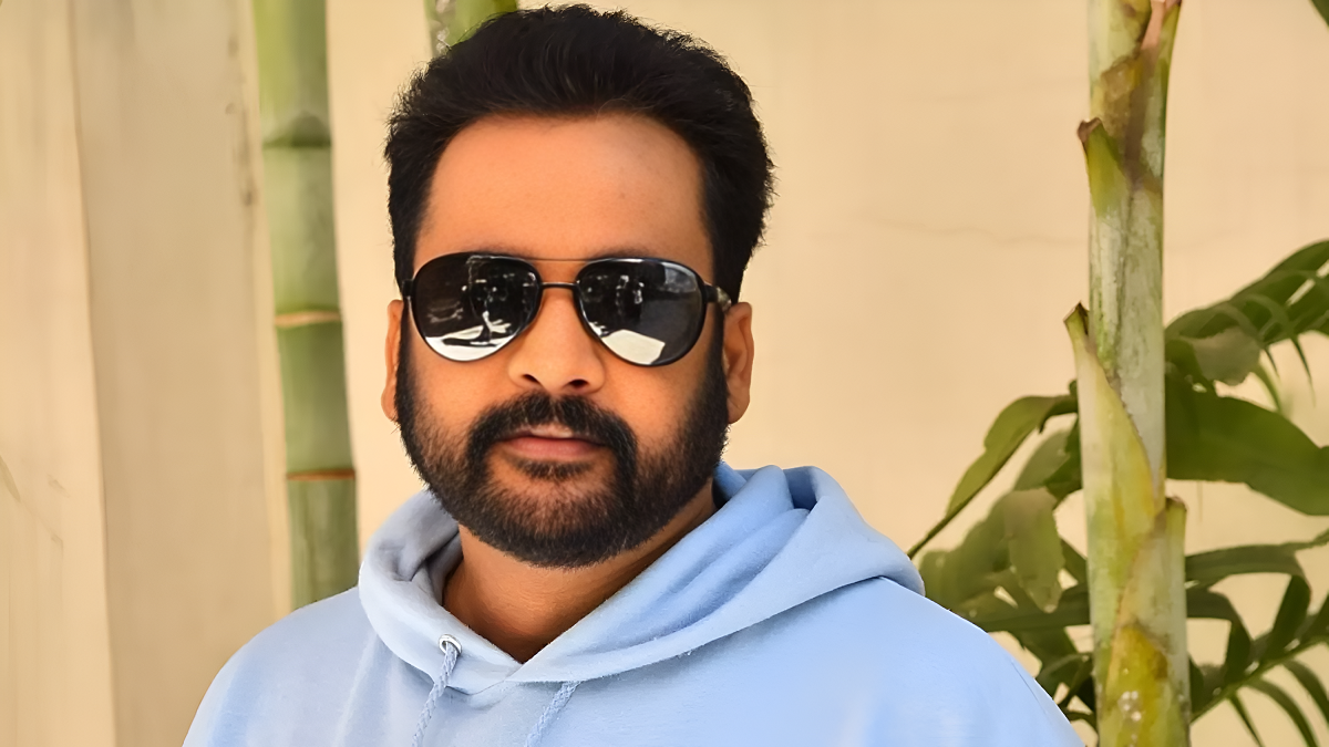 "సామాన్లు కనపడేలా డ్రెస్ వేసుకోవడం అందం కాదు".. ఆ హీరో  కామెంట్స్ వైరల్!