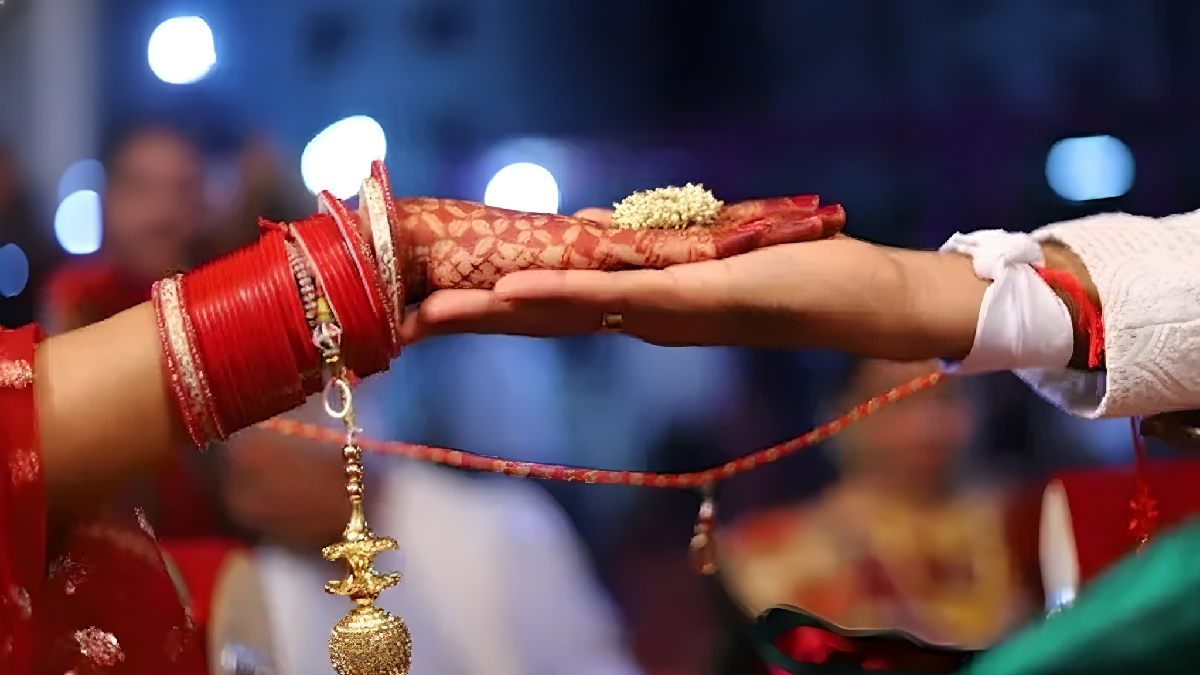 చొక్కాపై QR కోడ్‌తో పెళ్లి చదివింపులు – కేరళ తండ్రి వినూత్న ఆలోచనతో వైరల్!