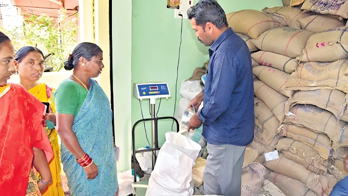 రేషన్ కార్డుదారులకు భారీ శుభవార్త: ఈ నెల నుంచే రెండు కొత్త సరుకులు ఉచితం