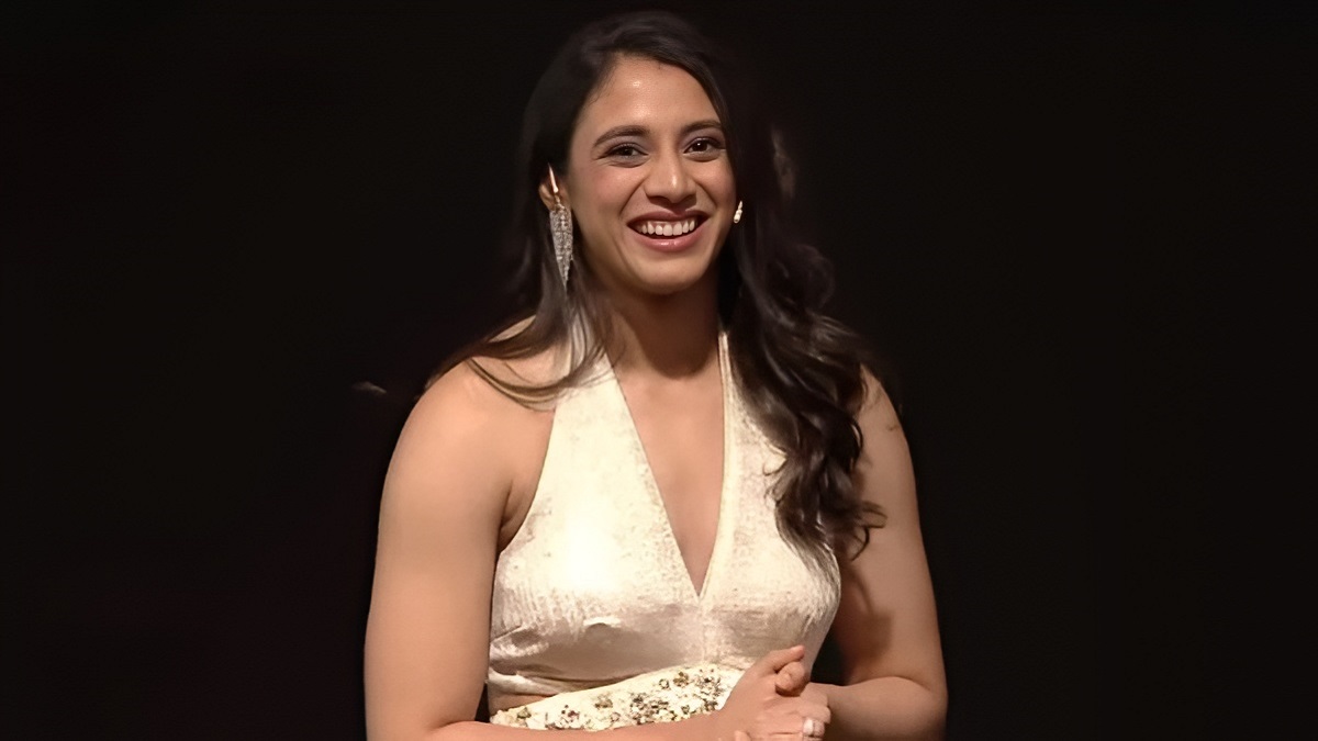 స్మృతి మంధాన గ్లామర్ షో: మైదానంలోనే కాదు సోషల్ మీడియాలోనూ హాట్ టాపిక్