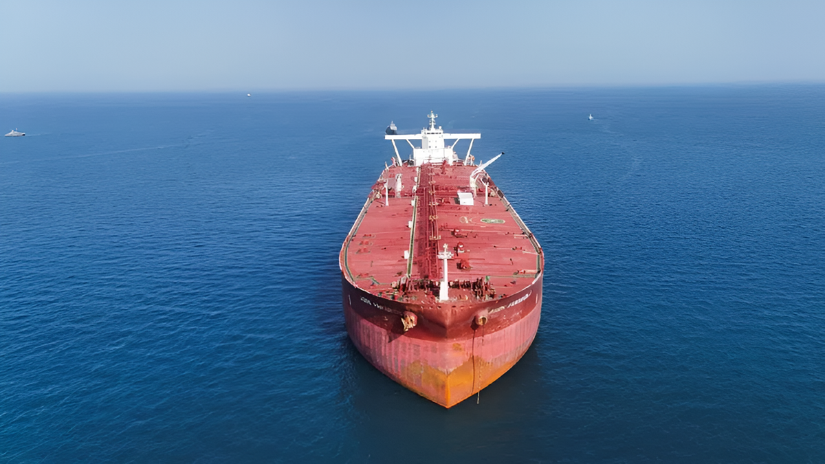 హార్ముజ్ జలసంధి వద్ద మళ్లీ ఉద్రిక్తత.. ఇరాన్ కాల్పులు, భారత చమురు నౌక సురక్షితంగా దాటింది