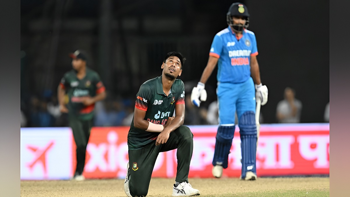 రోహిత్ సేన పంజా.. రేసు నుంచి తప్పుకున్న బంగ్లాదేశ్.. ముస్తాఫిజుర్ కు నిరాశే మిగిలింది!